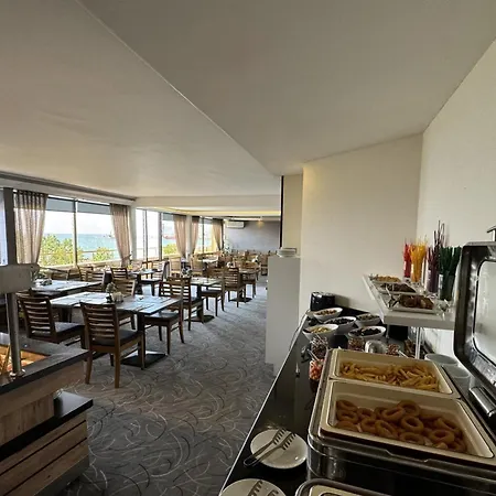 Yat Hotel