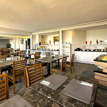 Hotel Yat 3*