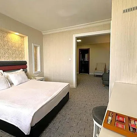 Yat Hotel 3*