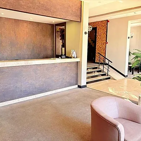 Hotel Yat