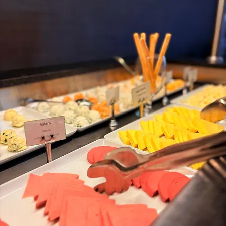 Yat Hotel 3*